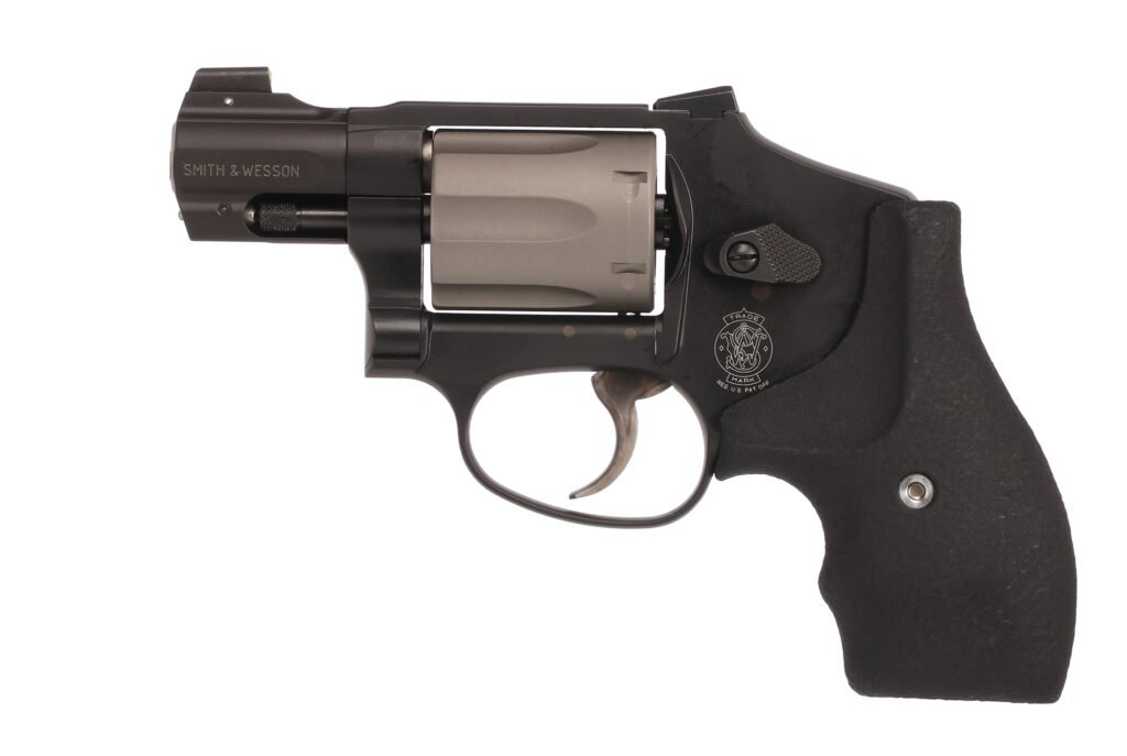Smith and Wesson 432 UC 32 H&R Mag